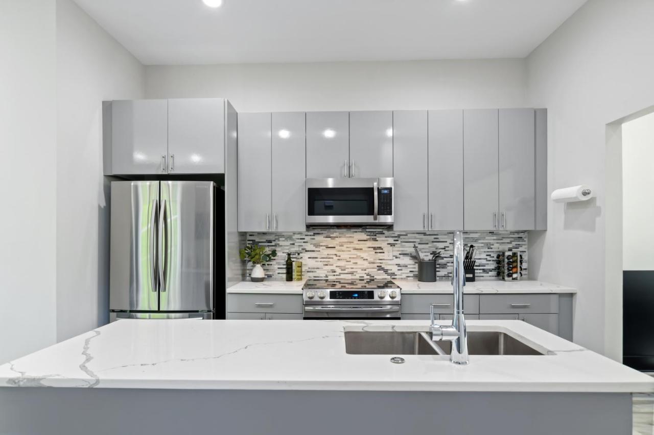 The Red Door - Ultra Modern Atlanta Home - Designedbydom Ngoại thất bức ảnh