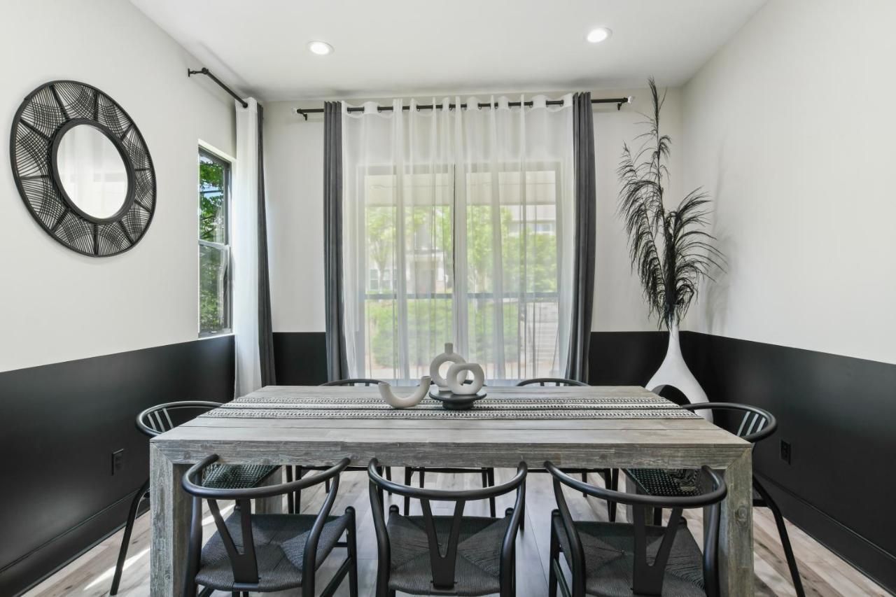 The Red Door - Ultra Modern Atlanta Home - Designedbydom Ngoại thất bức ảnh