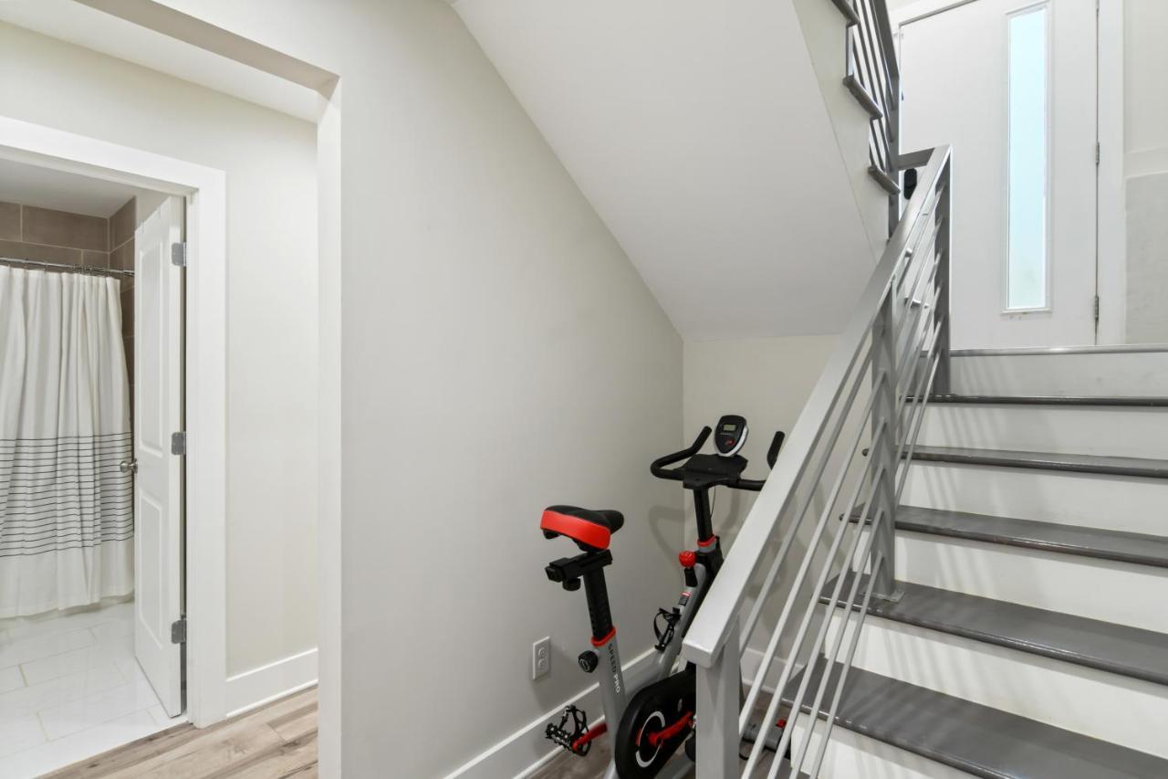 The Red Door - Ultra Modern Atlanta Home - Designedbydom Ngoại thất bức ảnh
